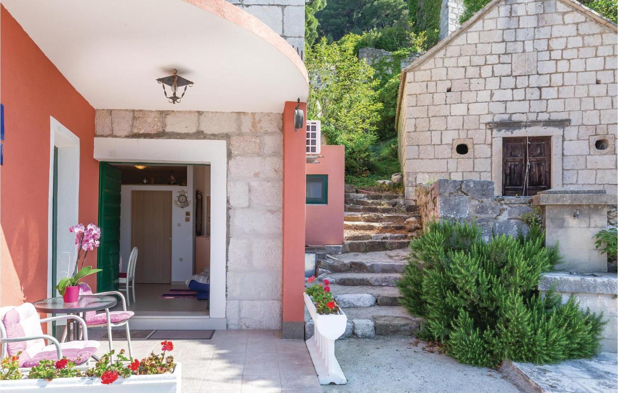 Awesome Home In Podgora With Kitchen Exterior foto
