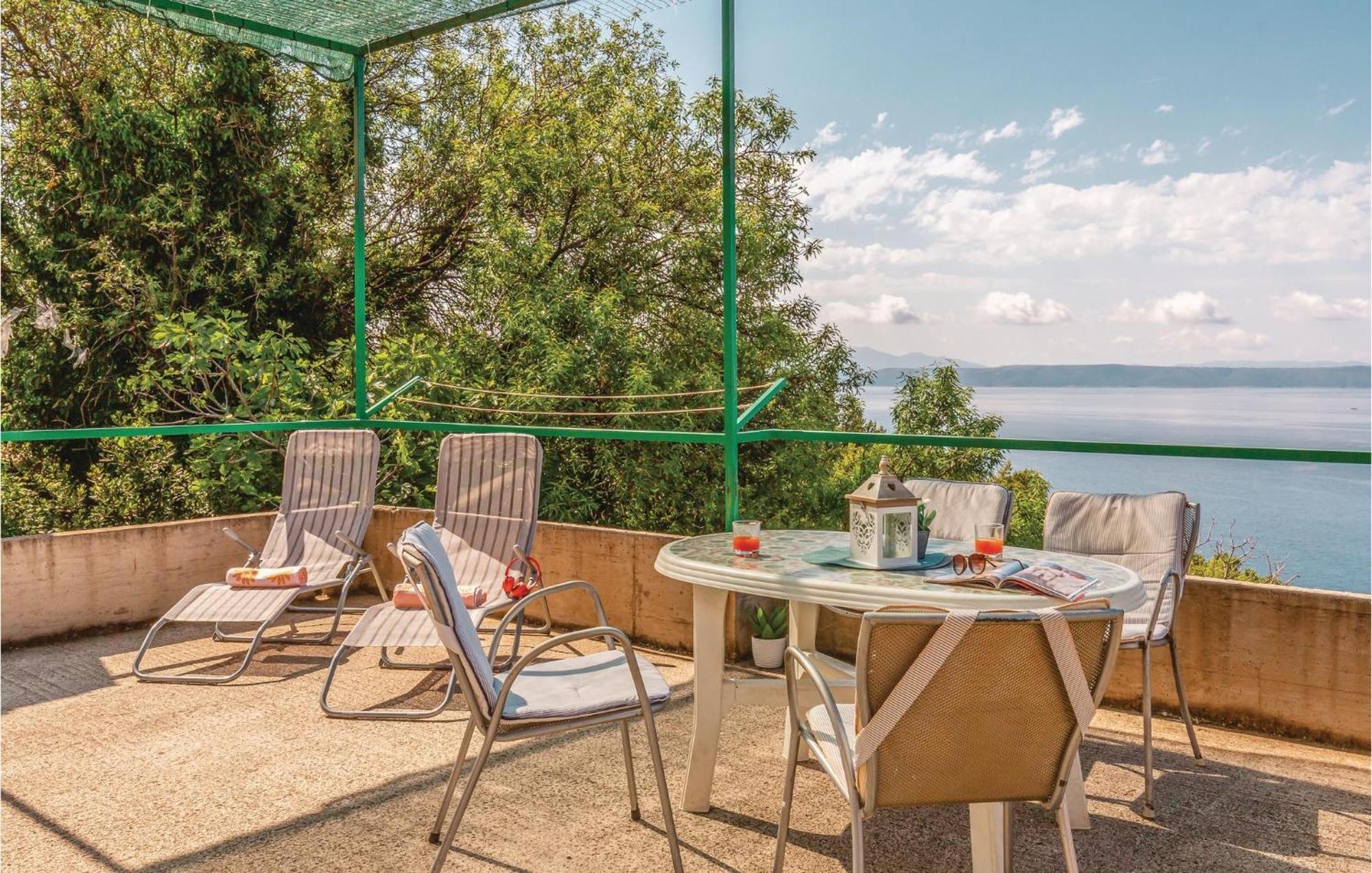 Awesome Home In Podgora With Kitchen Exterior foto