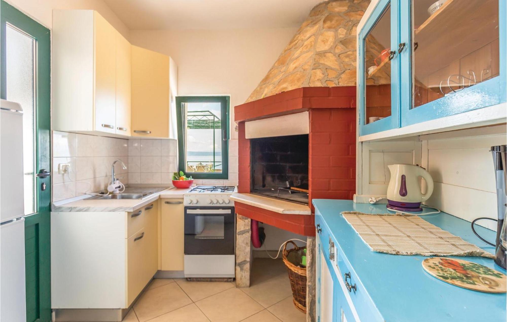 Awesome Home In Podgora With Kitchen Exterior foto